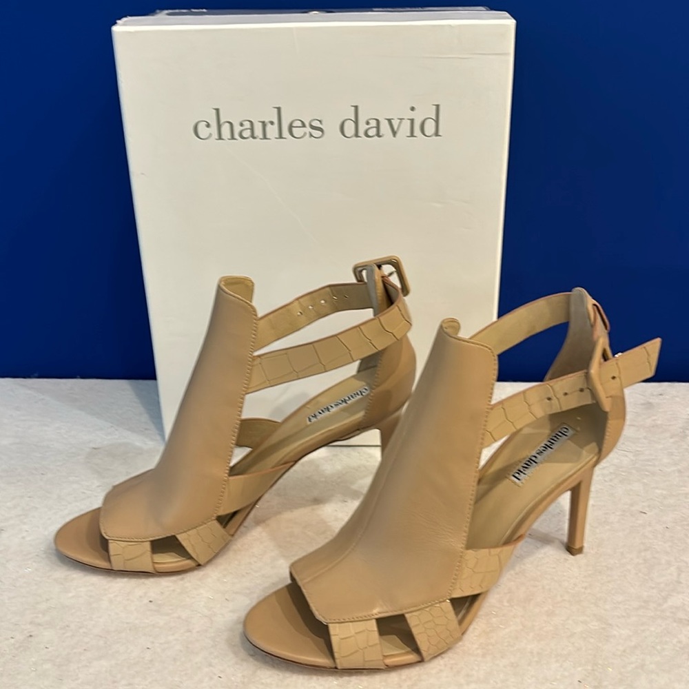Beautiful Charles David Gladiator Stilettos with alligator Embossing Size 10 NWT
